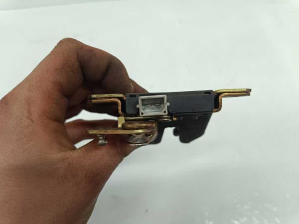 GACHE DE HAYON VW VW BORA - Vue 3